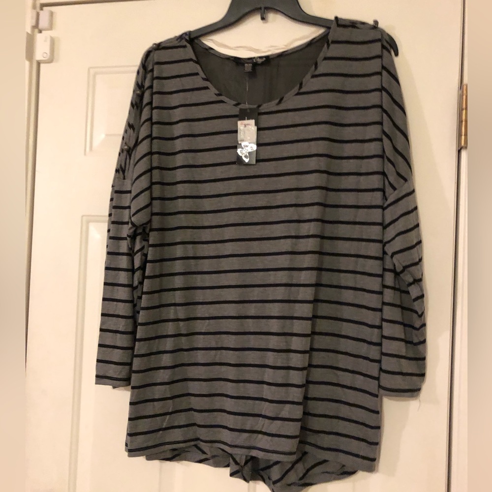 Lena - Gray & Black Top - Size 22/24 w/ Buttons on Sleeve
